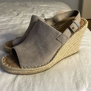 EUC TOMS SUEDE WEDGE SANDALS